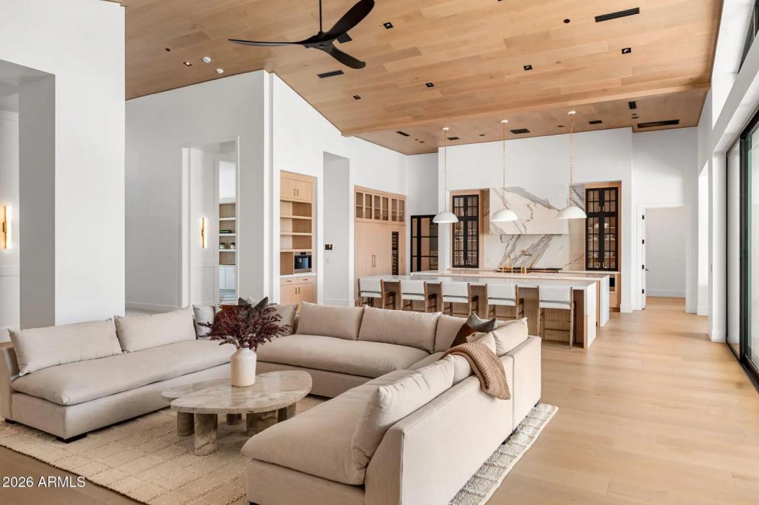 Real Estate Picture 7