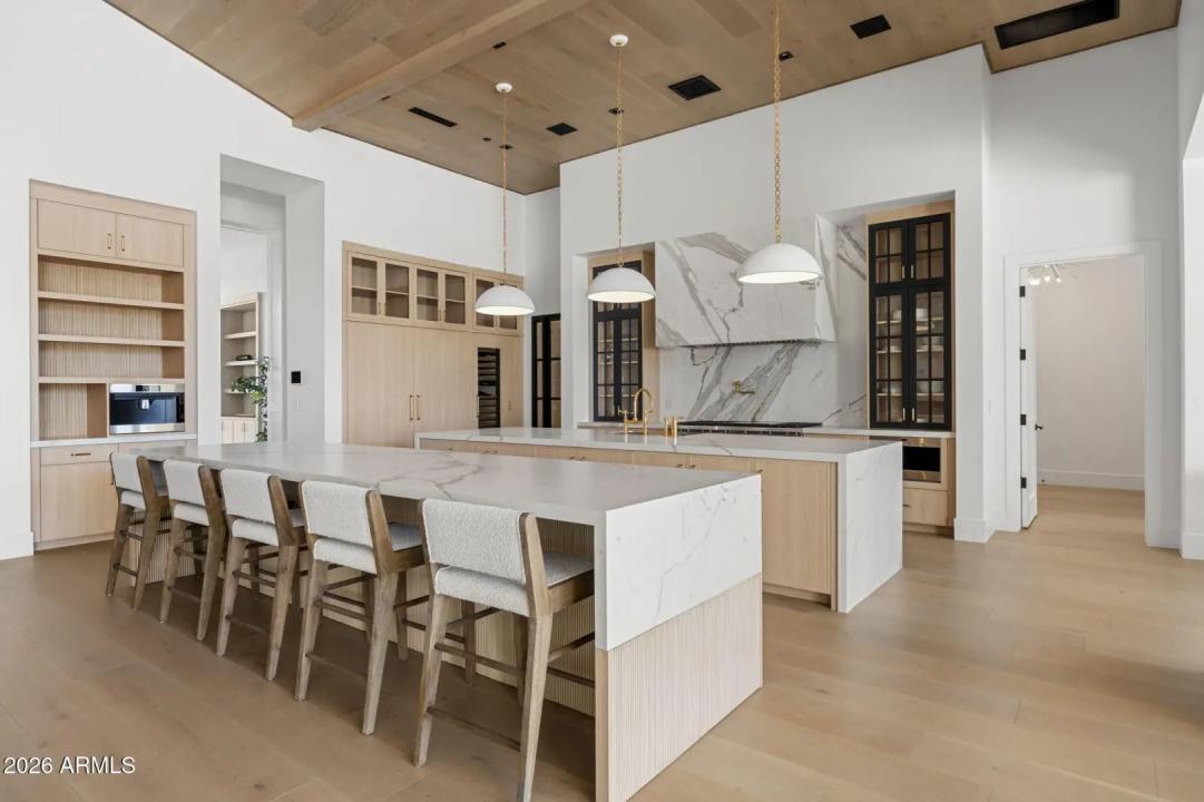 Real Estate Picture 12