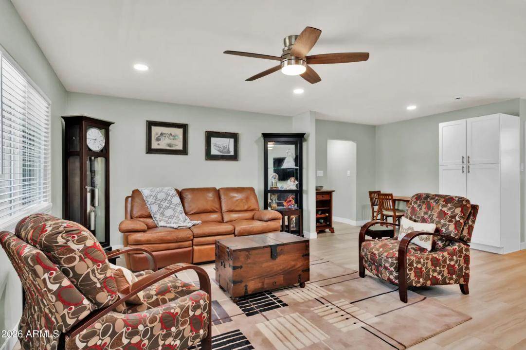 Real Estate Picture 4