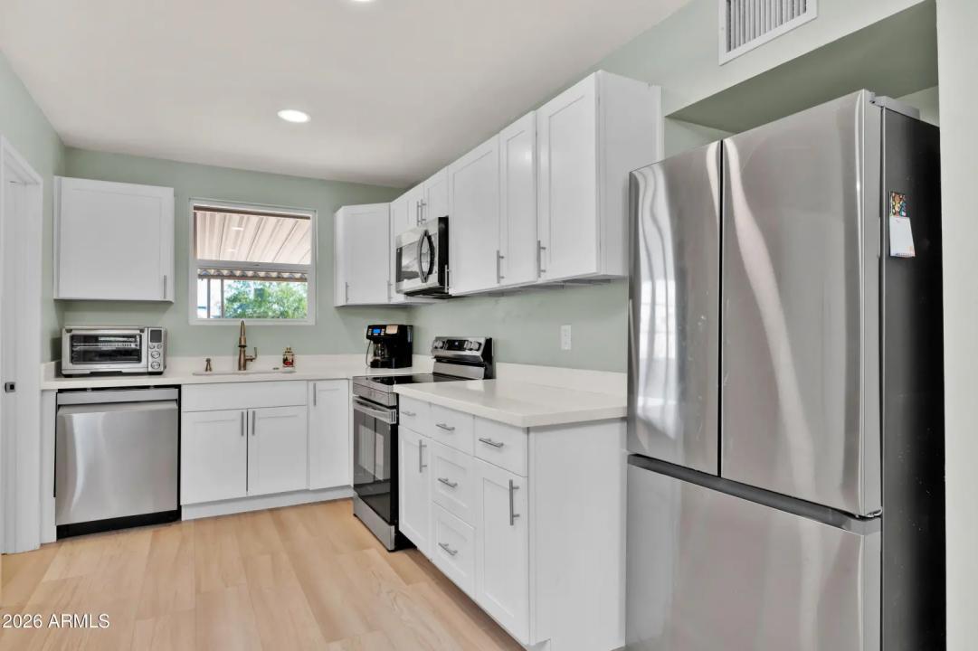 Real Estate Picture 11