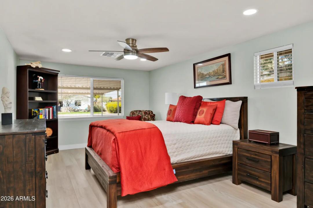 Real Estate Picture 12