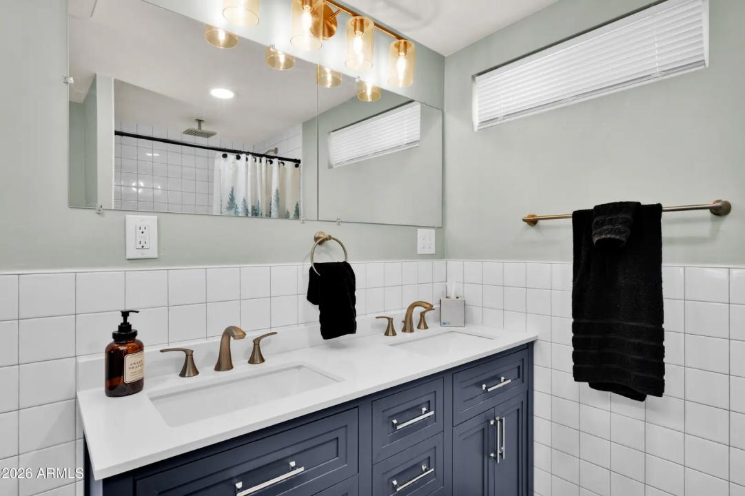 Real Estate Picture 18