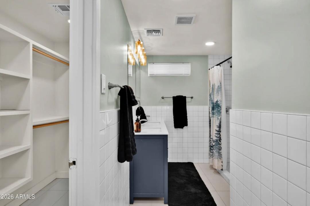 Real Estate Picture 19