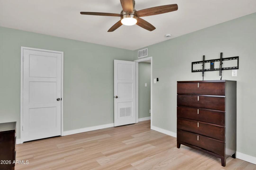 Real Estate Picture 21