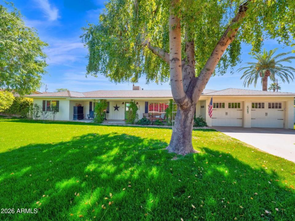 223 W AUGUSTA Avenue Phoenix AZ 85021