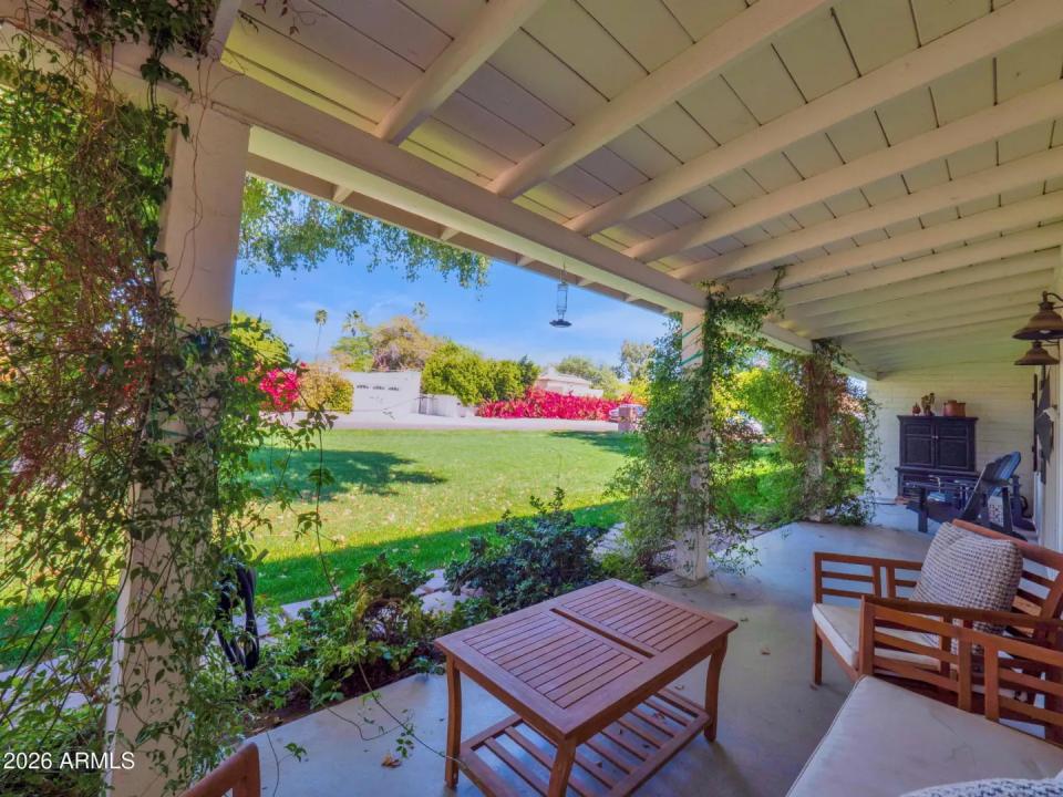 Real Estate Picture 4