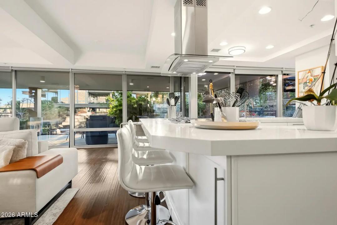 Real Estate Picture 14