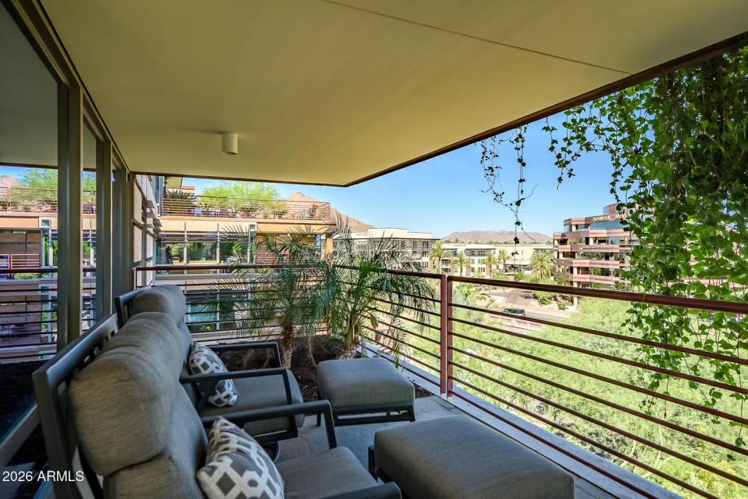 Real Estate Picture 8