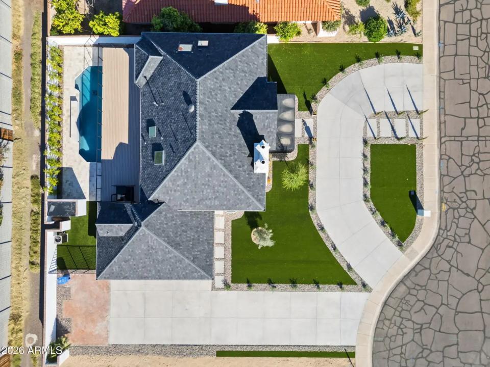 Real Estate Picture 7