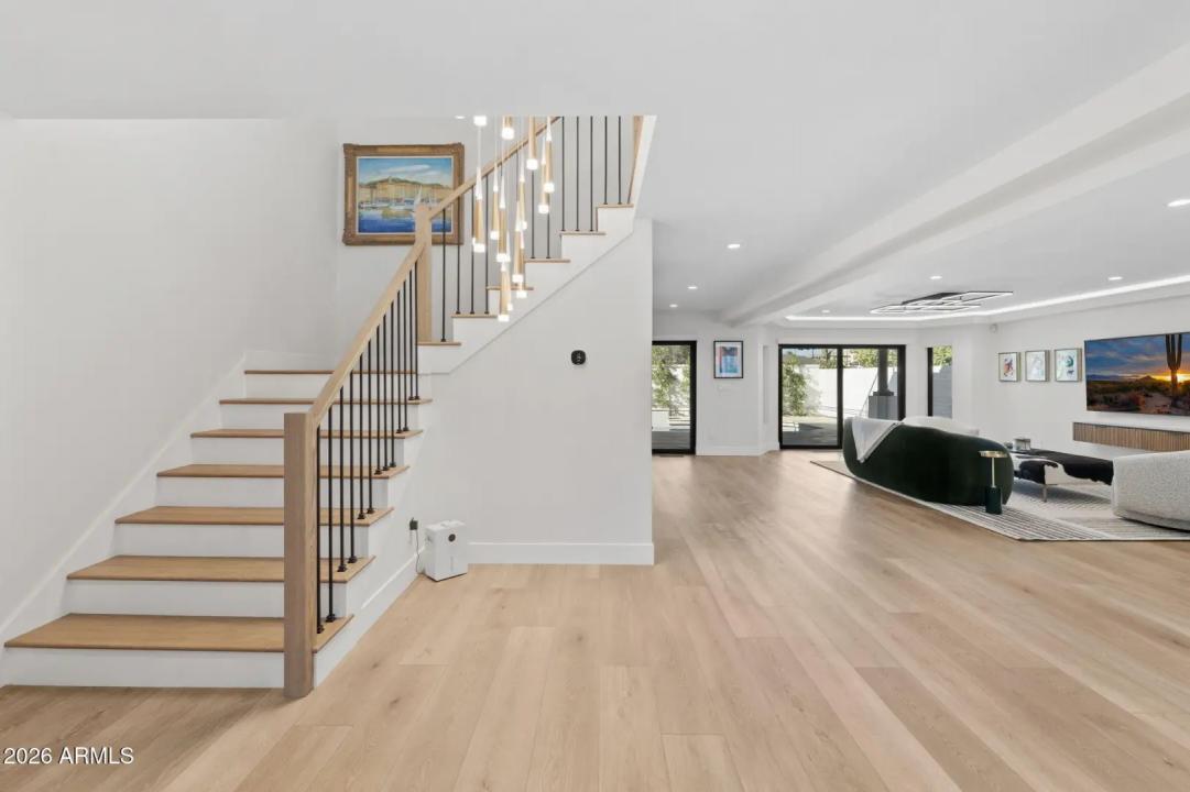 Real Estate Picture 5