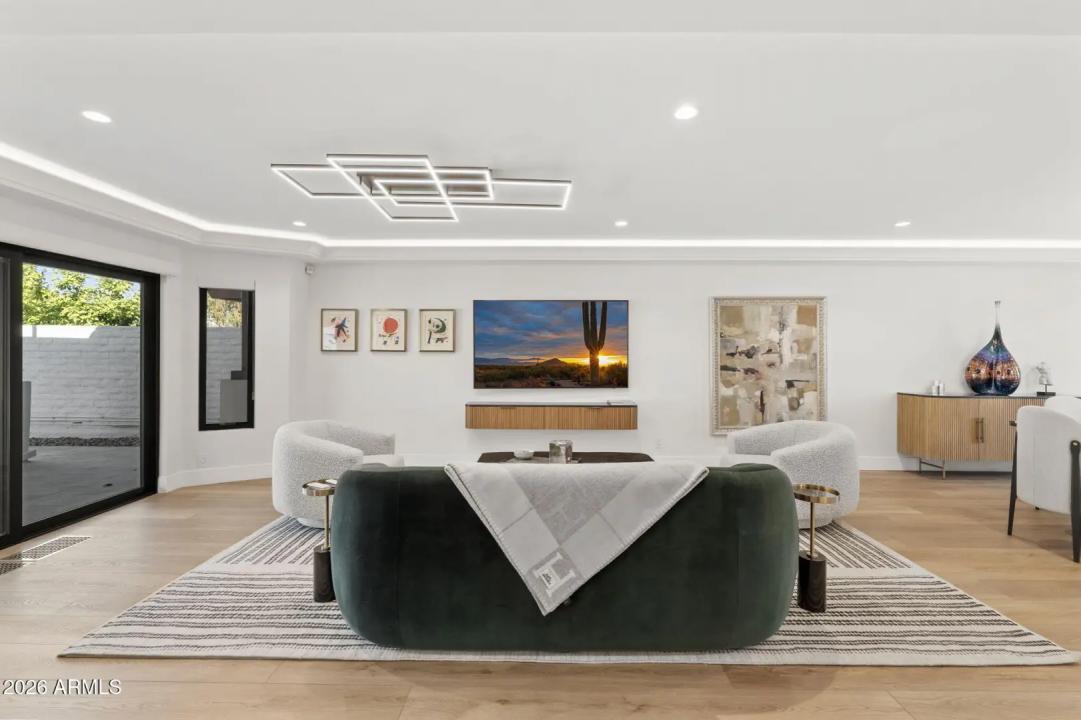 Real Estate Picture 9