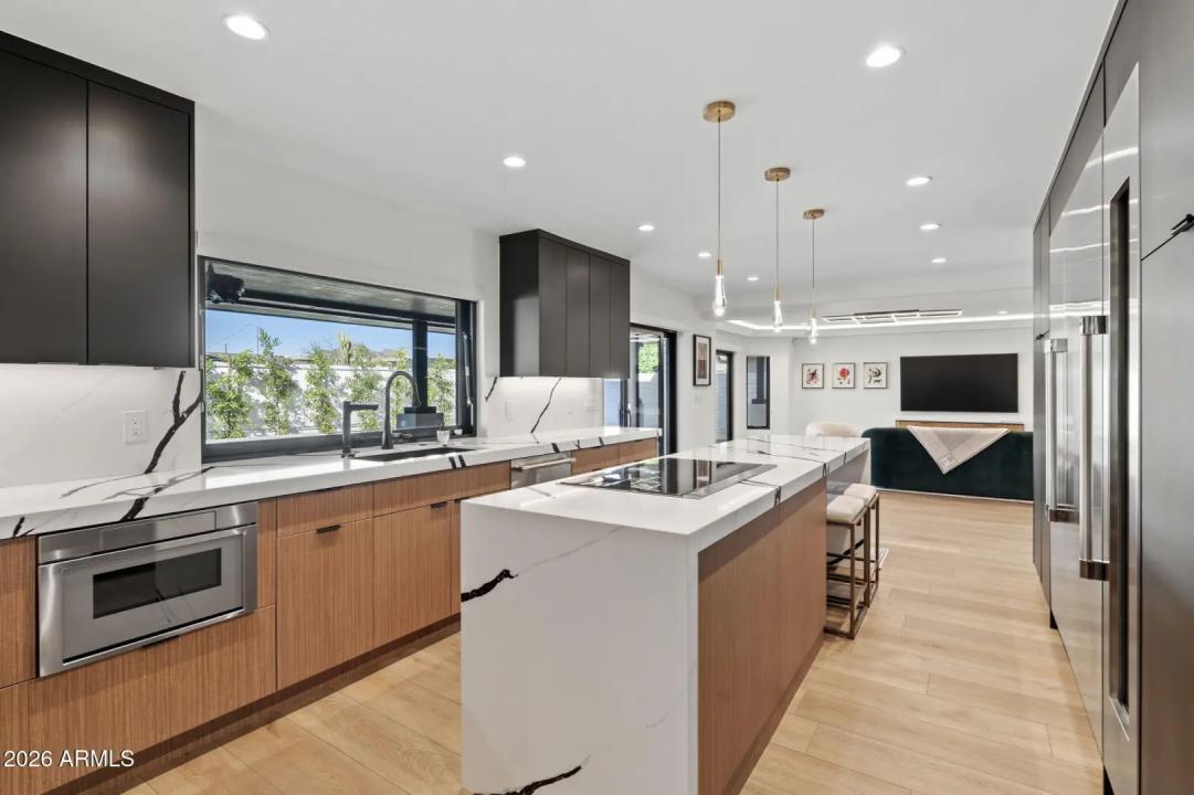 Real Estate Picture 16