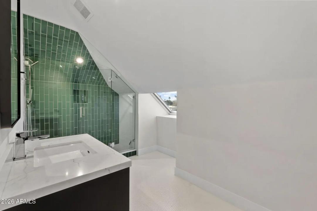 Real Estate Picture 38