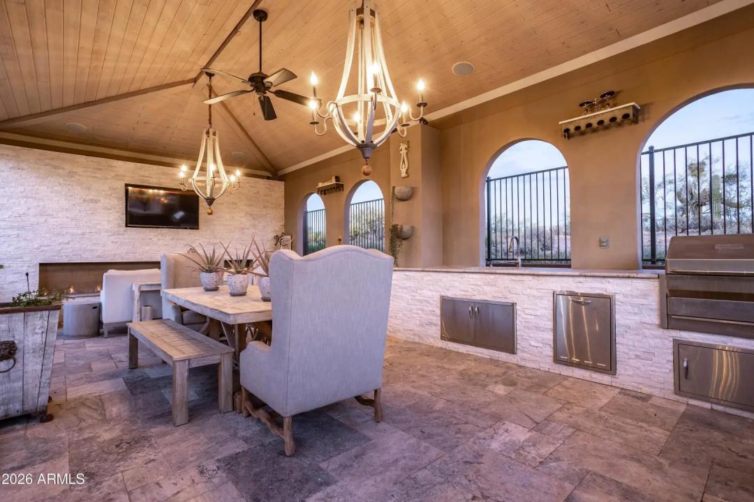 Real Estate Picture 4