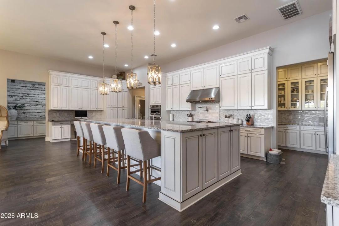 Real Estate Picture 6