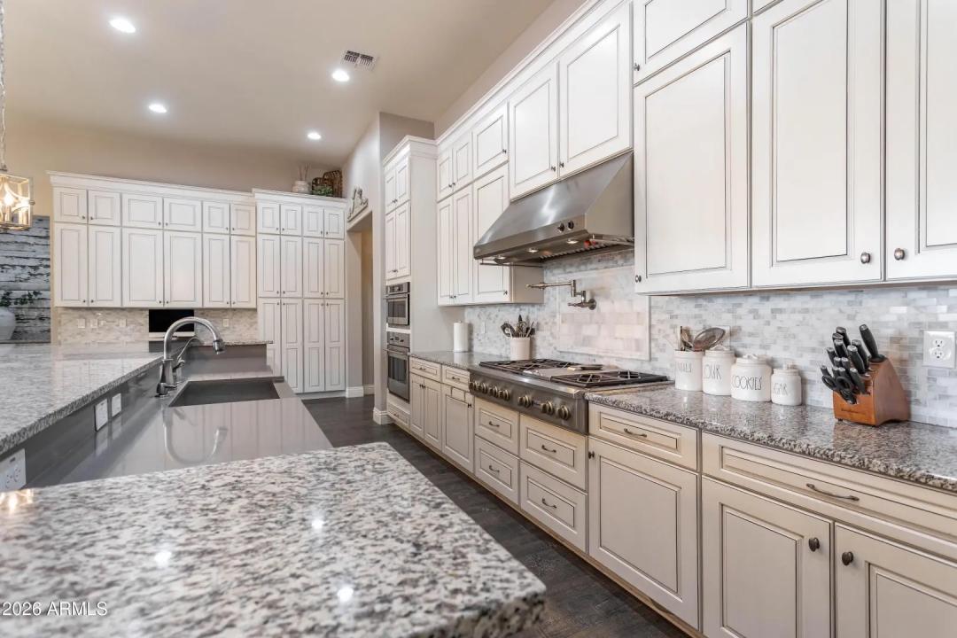 Real Estate Picture 10