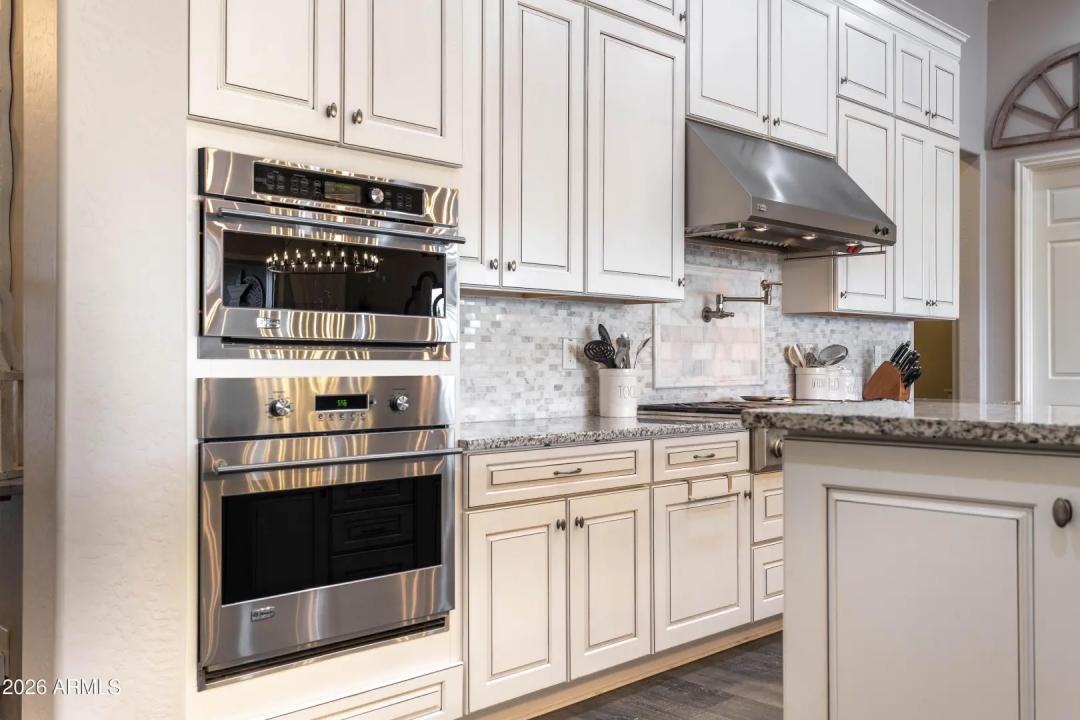 Real Estate Picture 12