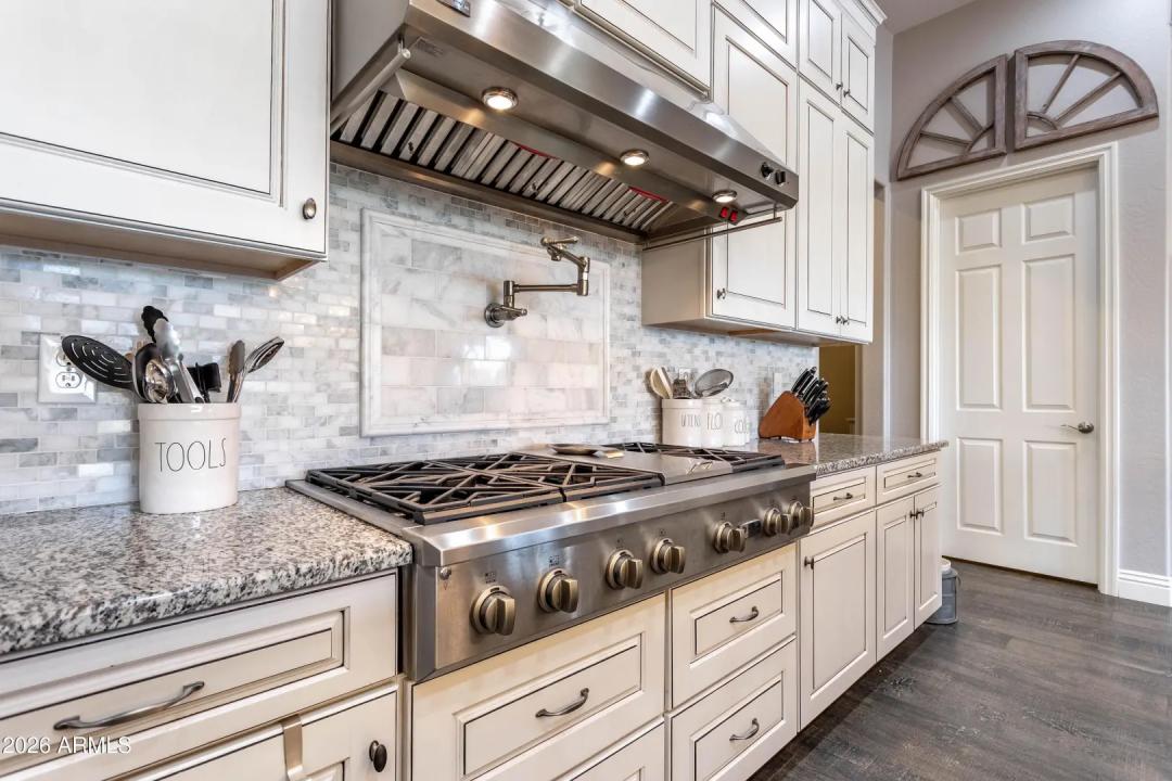 Real Estate Picture 11