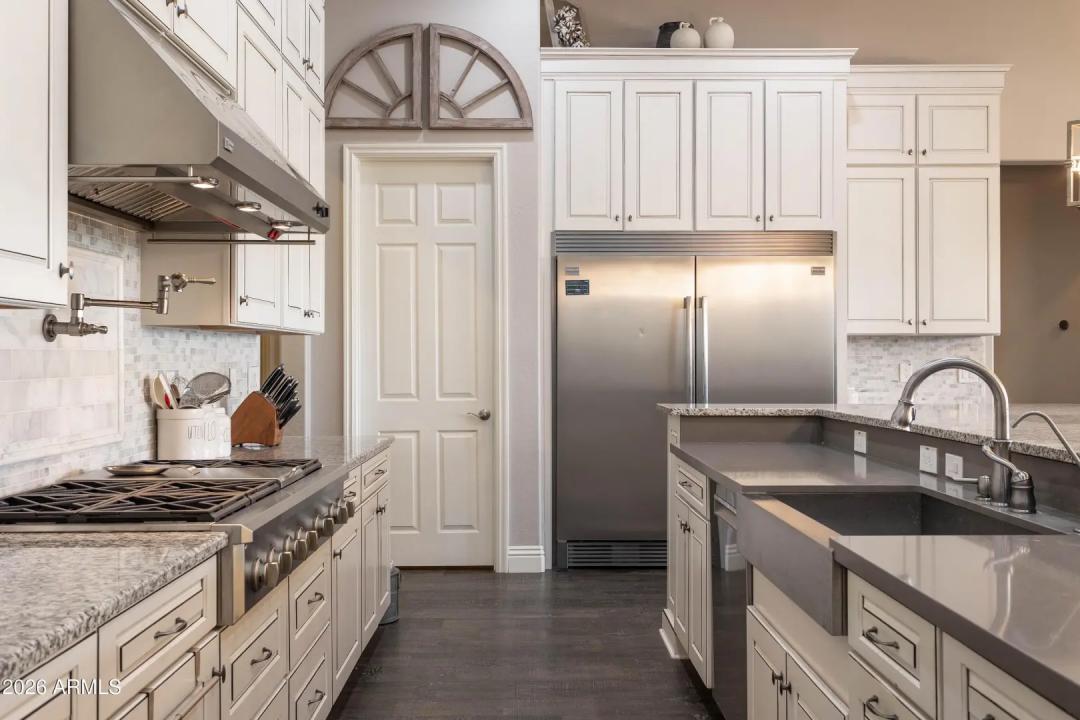 Real Estate Picture 8