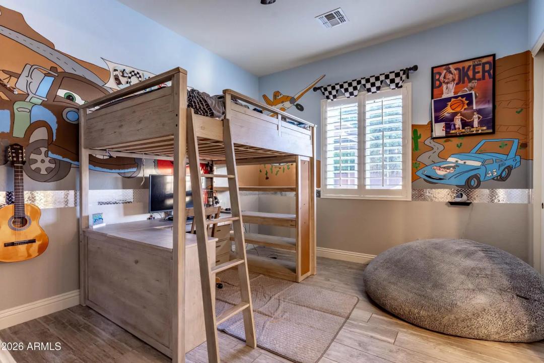 Real Estate Picture 30