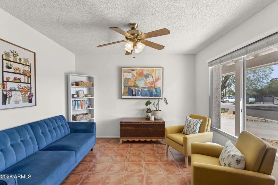 Real Estate Picture 3