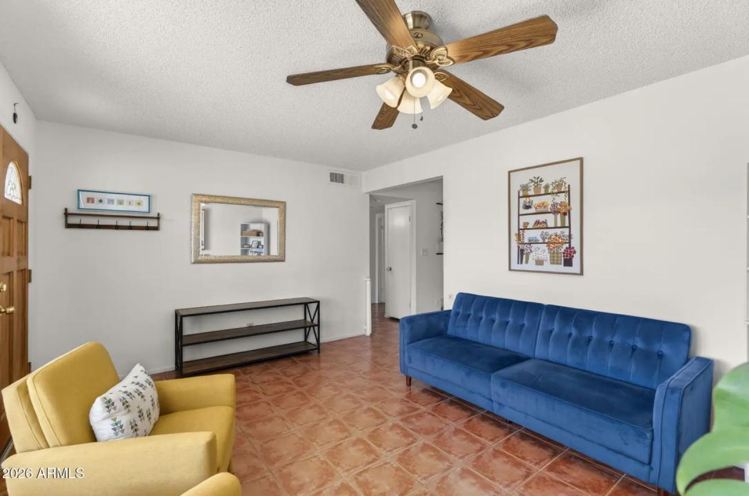 Real Estate Picture 4