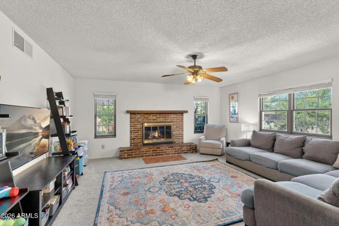 Real Estate Picture 5