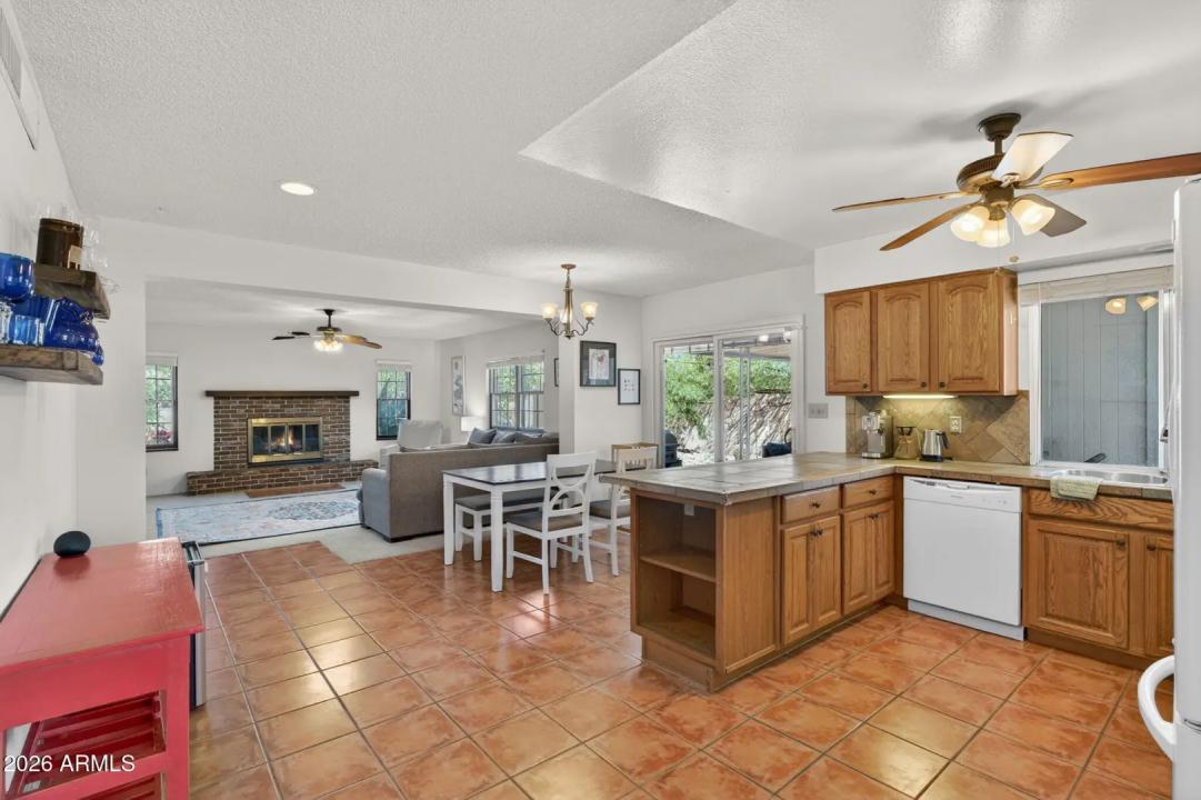 Real Estate Picture 7