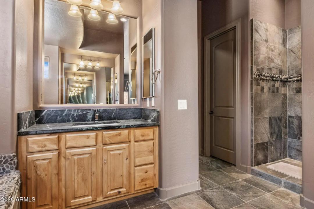 Real Estate Picture 18