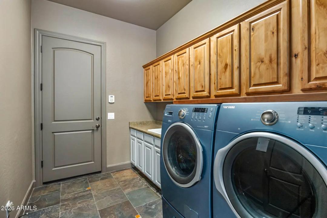 Real Estate Picture 25