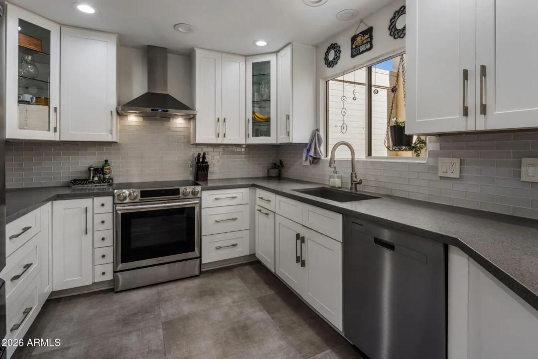 Real Estate Picture 10