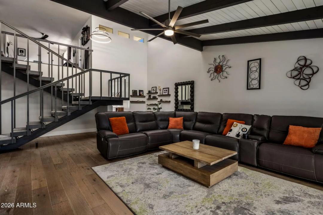 Real Estate Picture 8