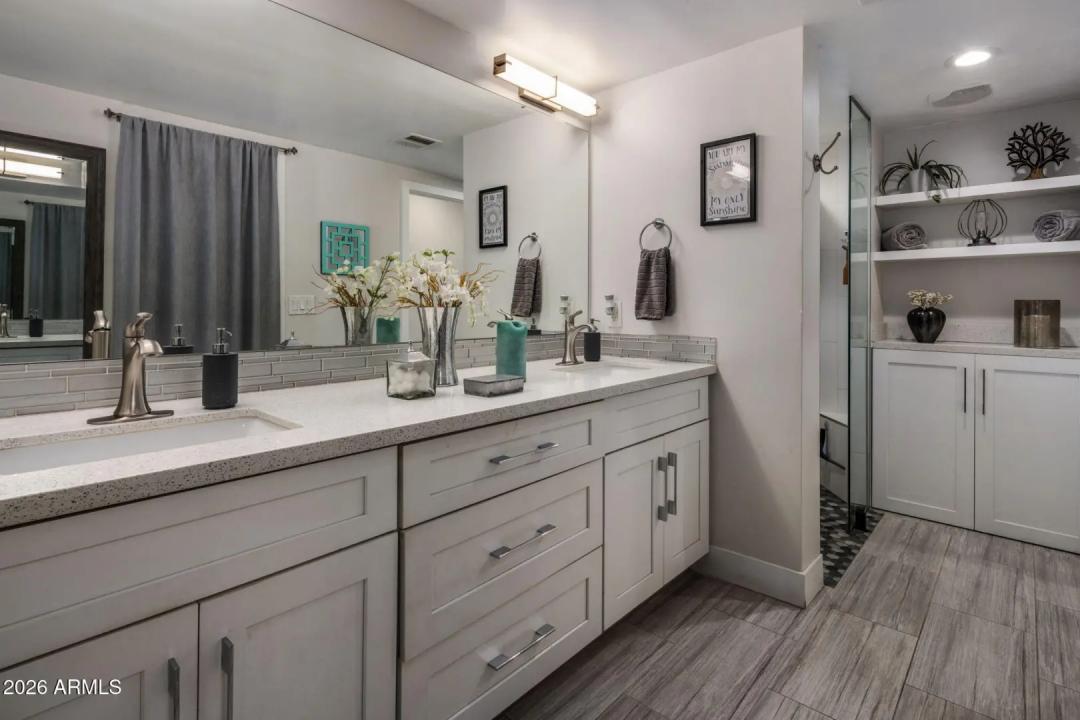 Real Estate Picture 6