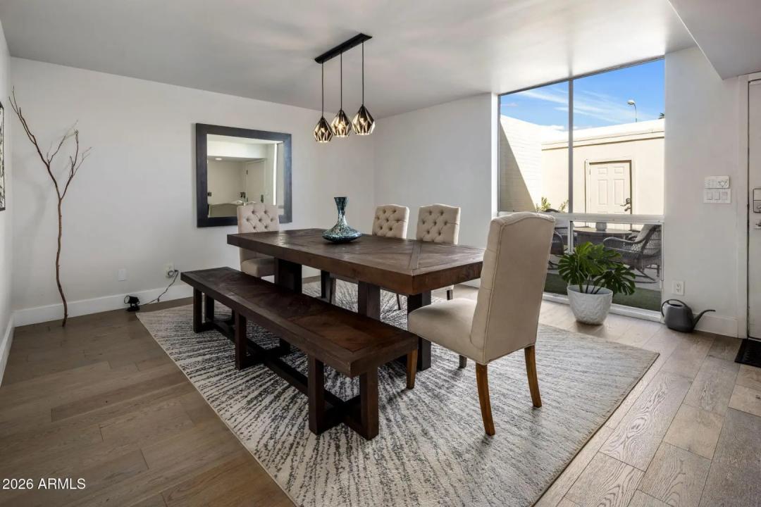 Real Estate Picture 4