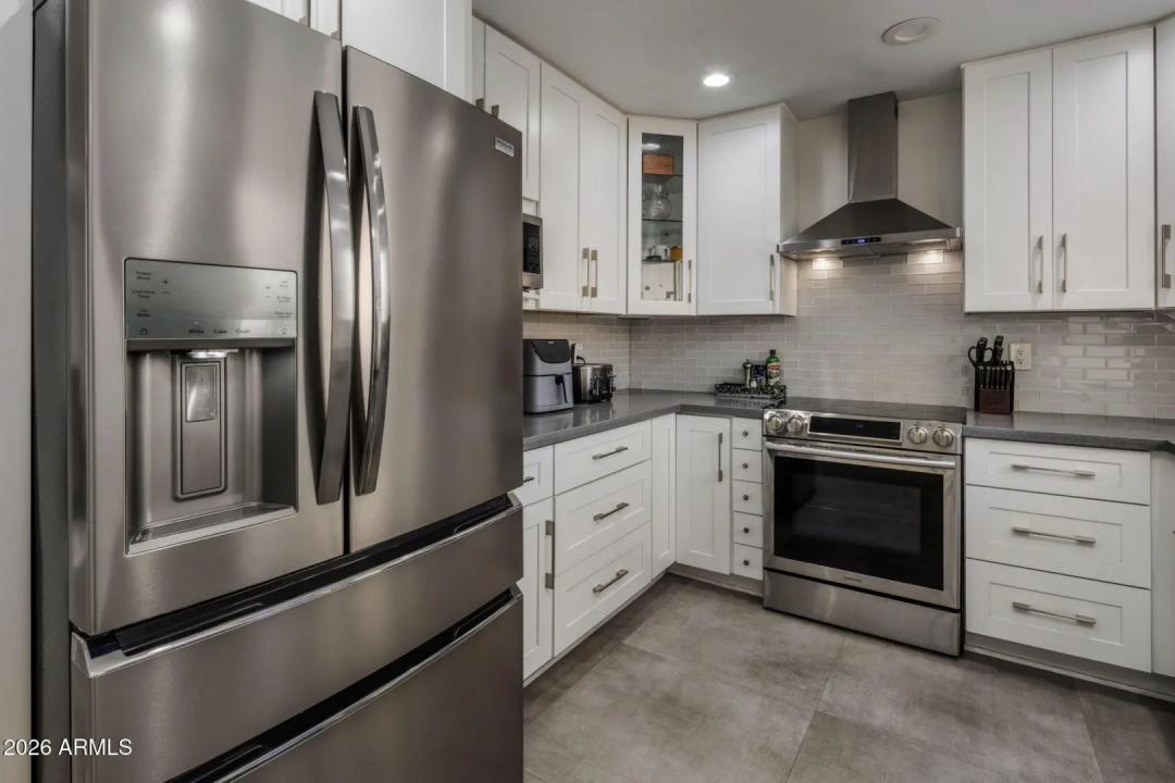 Real Estate Picture 4