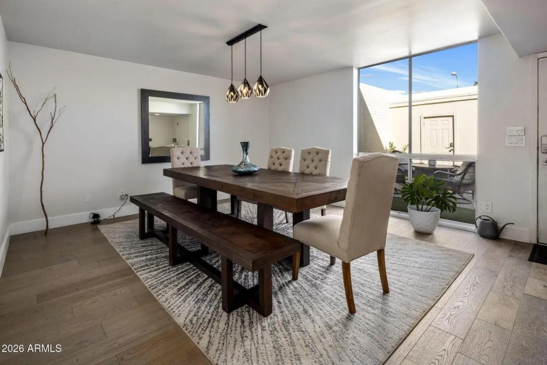 Real Estate Picture 3