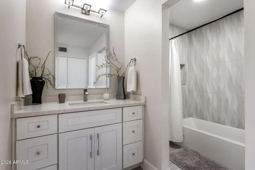 Real Estate Picture 8