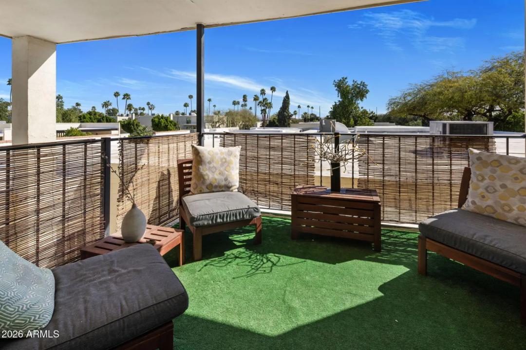 Real Estate Picture 16