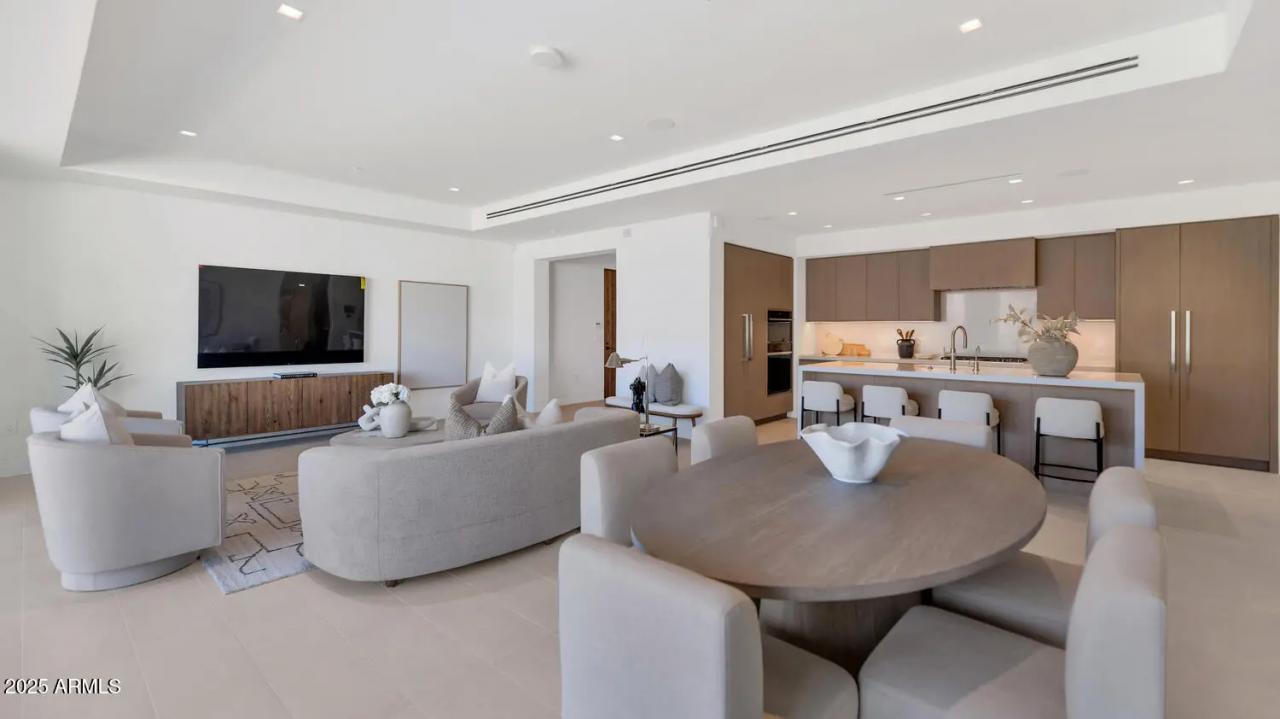 Real Estate Picture 4