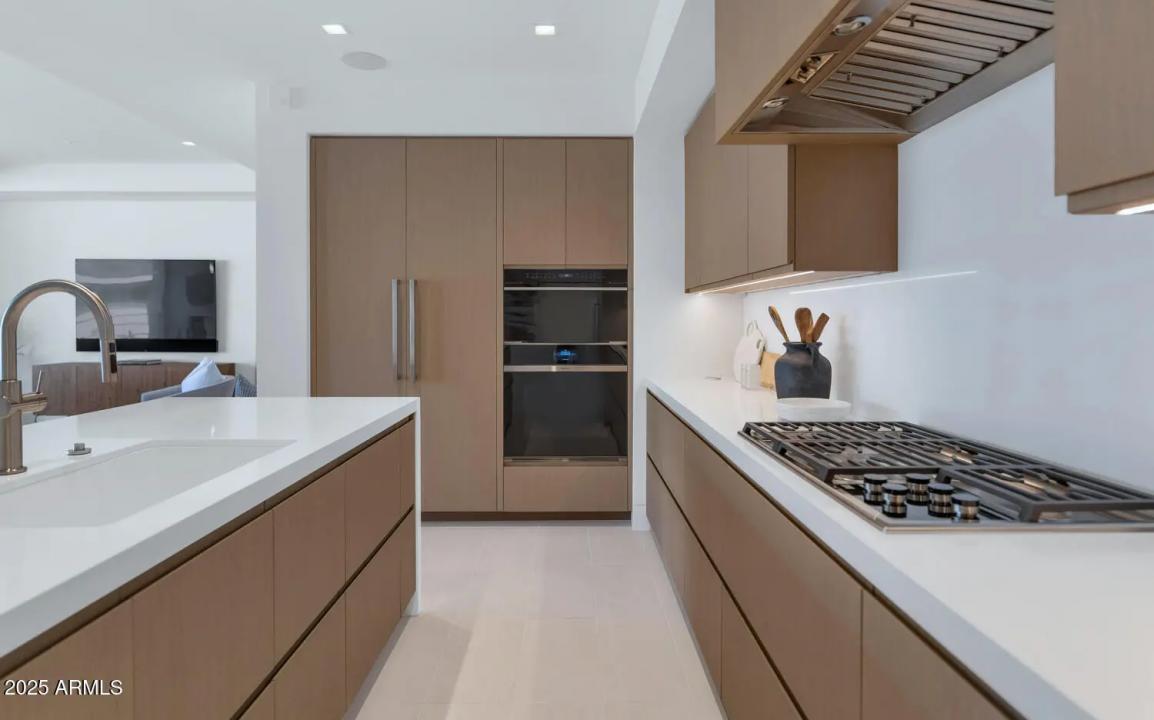 Real Estate Picture 7