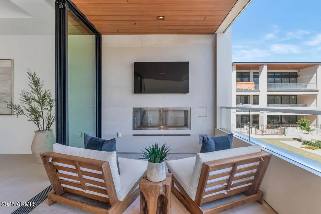 Real Estate Picture 24