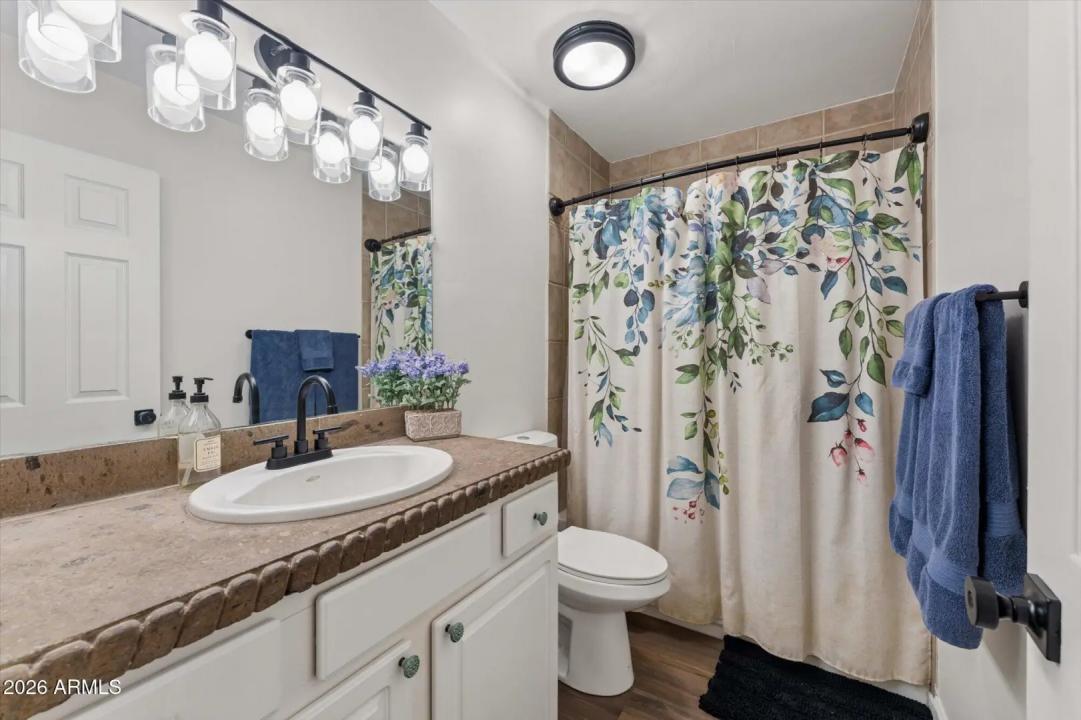 Real Estate Picture 7