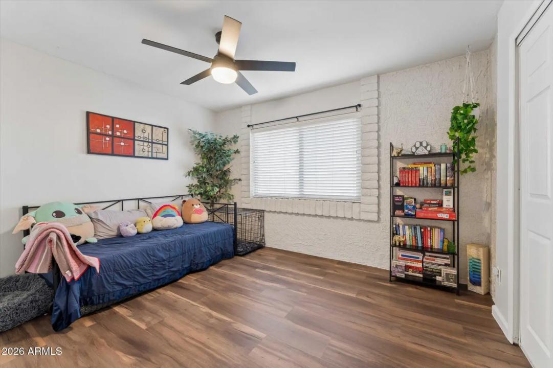 Real Estate Picture 8