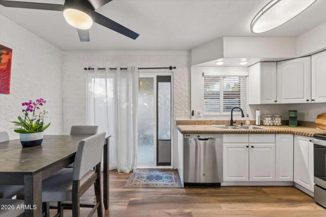 Real Estate Picture 3