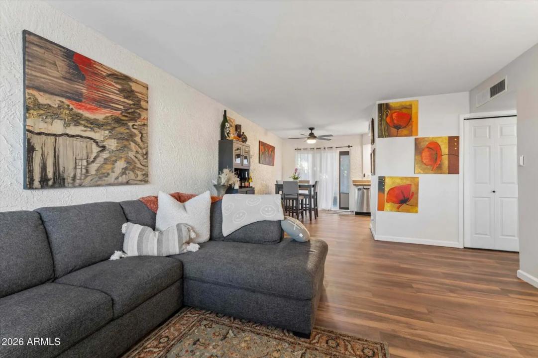 Real Estate Picture 4