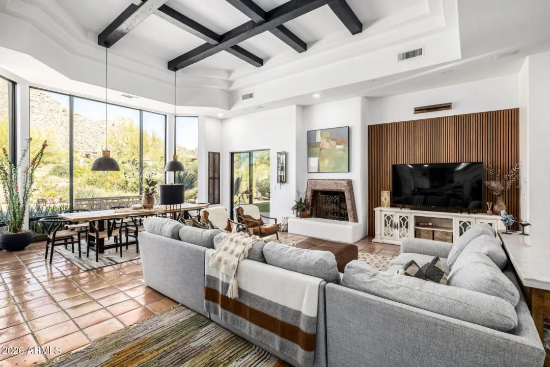 Real Estate Picture 3