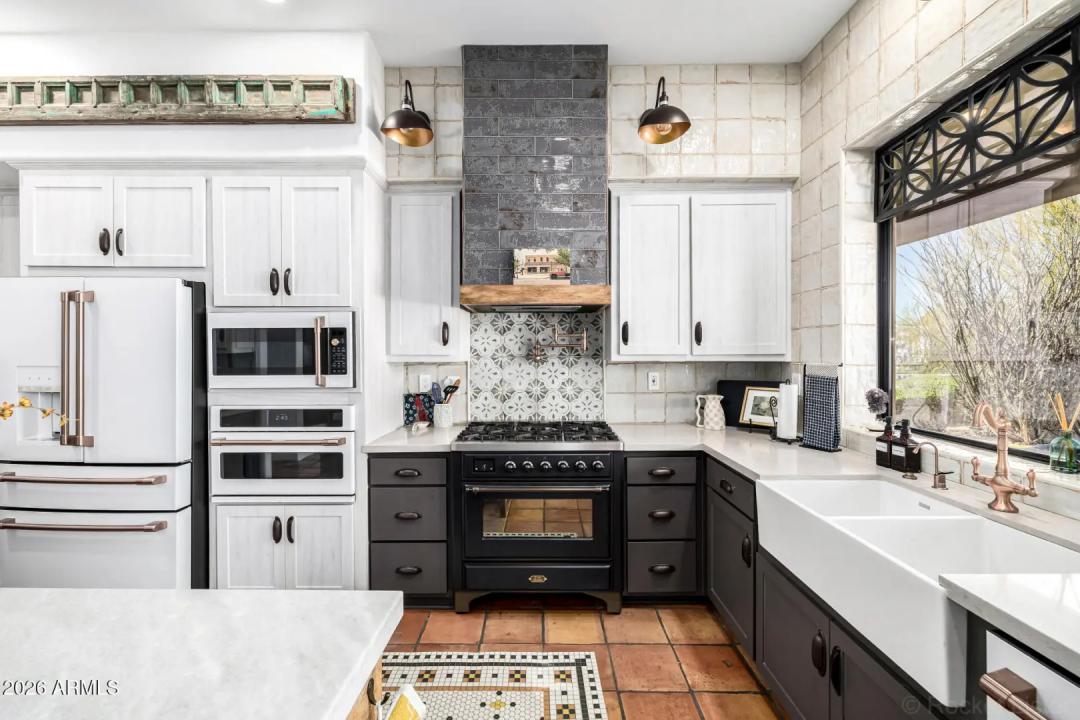 Real Estate Picture 4