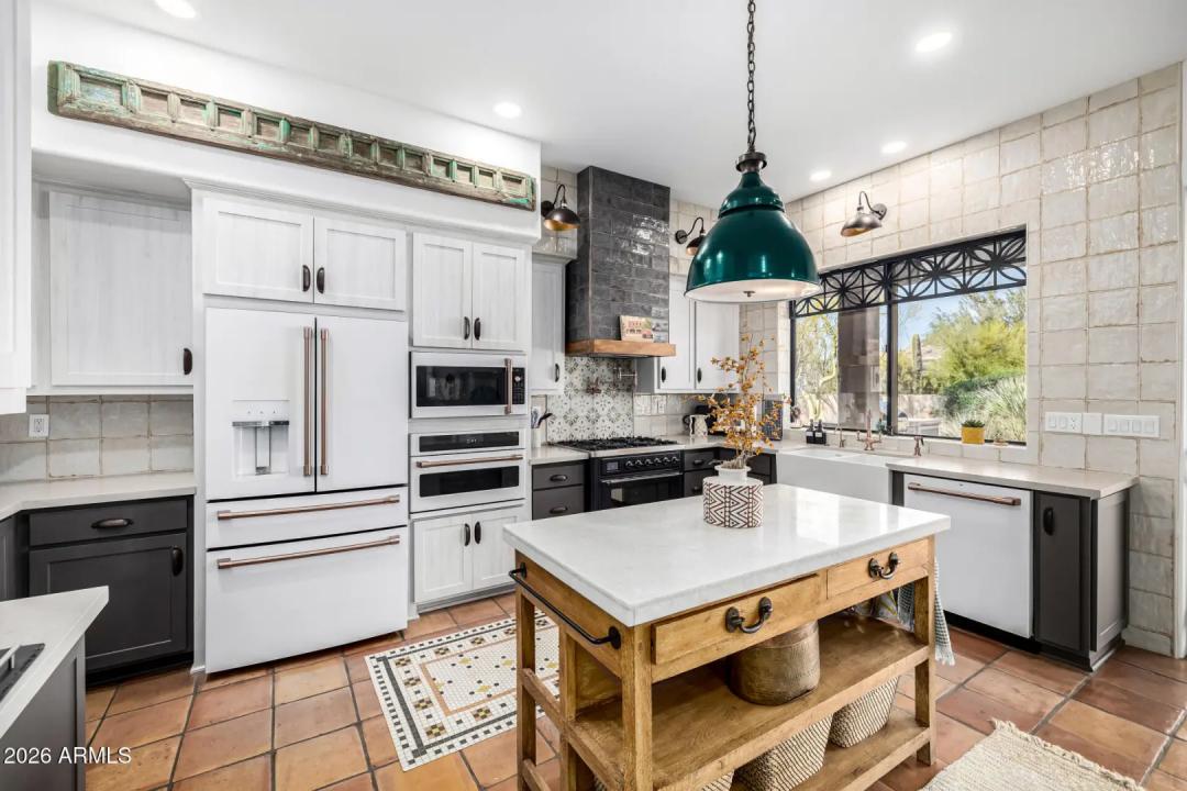 Real Estate Picture 11