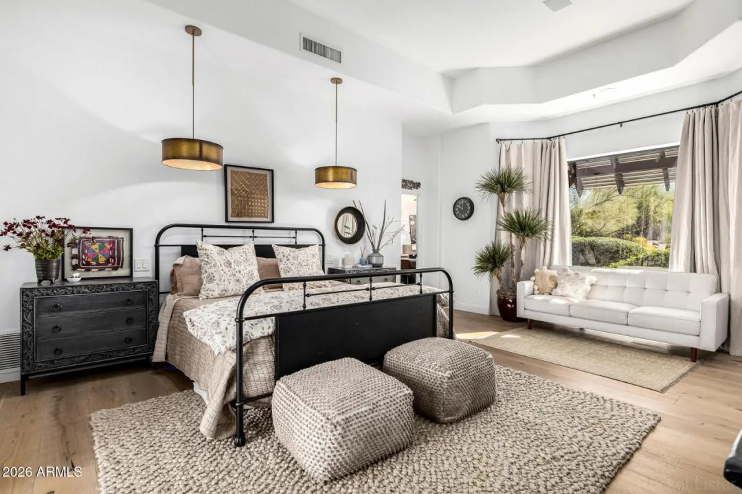 Real Estate Picture 16