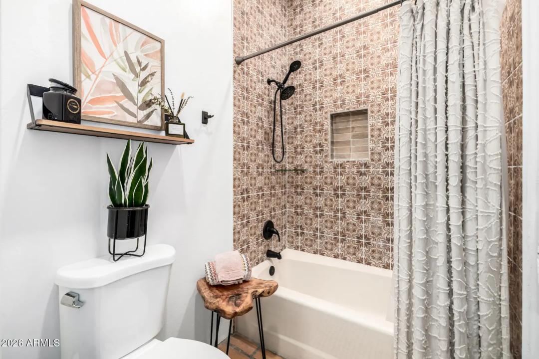 Real Estate Picture 24